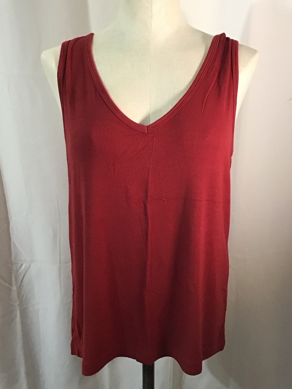 CAbi Ribbed V-Neck Tank Top in Rust Red